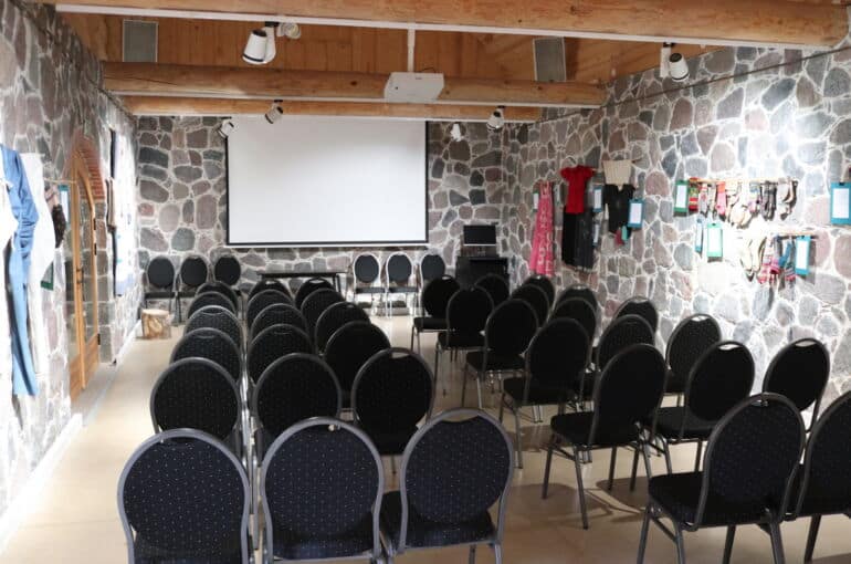 Toolide asetus Setu seminariruumis